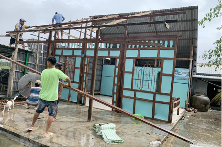 Kiên Giang: Mưa dông gây sập, tốc mái nhiều nhà dân