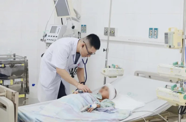Quảng Ninh: Phẫu thuật thành công cho bệnh nhi 7 tuổi bị chấn thương sọ não nguy kịch do tai nạn giao thông