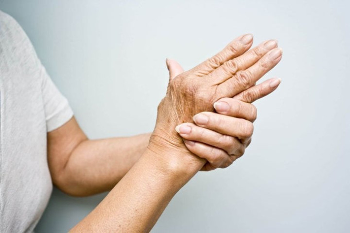 Bài thuốc hỗ trợ điều trị bệnh Parkinson (run tay chân)