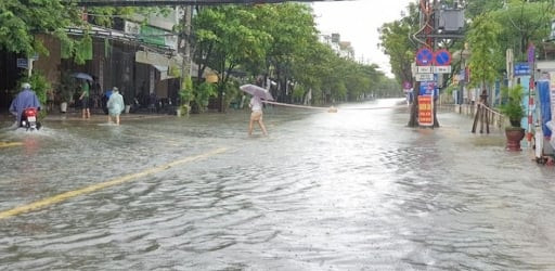 Dự báo thời tiết ngày 18/7: Bắc Bộ, Trung Trung Bộ và Tây Nguyên có mưa rào và dông
