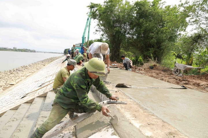 Tăng cường công tác tuần tra canh gác, đảm bảo an toàn đê điều