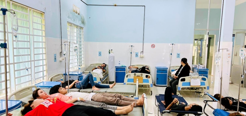 Bình Phước: 63 công nhân nhập viện nghi do ngộ độc thực phẩm