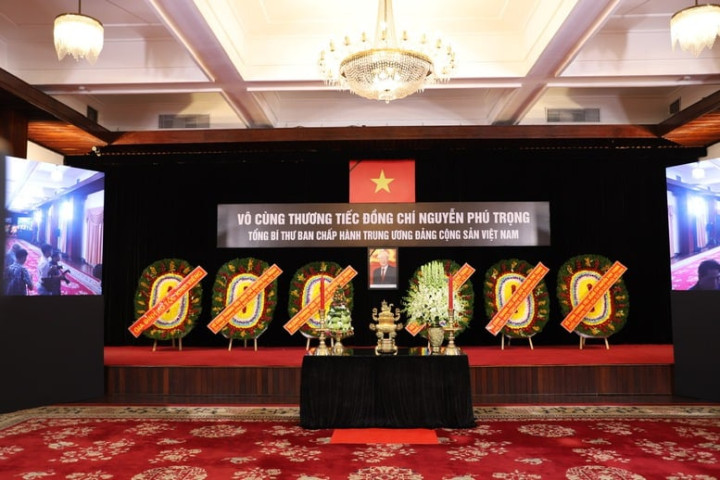 TP. Hồ Chí Minh: Dòng người nối dài chờ vào viếng Tổng Bí thư Nguyễn Phú Trọng