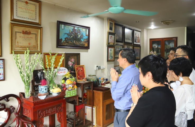 Đại diện Bộ Y tế thăm, tri ân gia đình Liệt sĩ, bác sĩ Đặng Thùy Trâm
