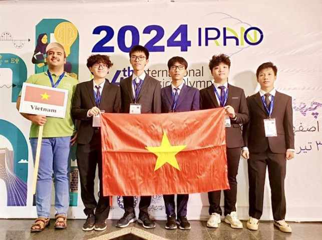 5/5 học sinh Việt Nam giành huy chương Vàng, Bạc tại Olympic Vật lý quốc tế 2024