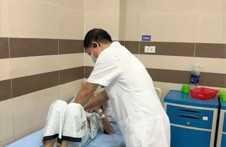Phú Thọ: Cấp cứu thành công cụ bà 84 tuổi bị viêm ruột thừa vỡ gây viêm phúc mạc toàn thể do tự ý mua thuốc sử dụng