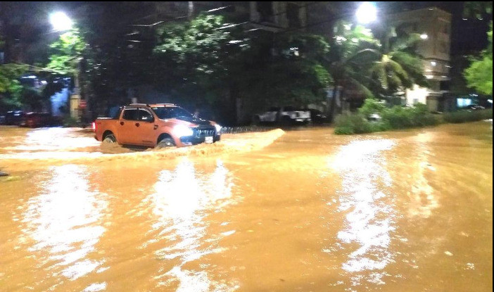 Quảng Ninh: Mưa lớn bất thường, nhiều khu vực ở TP. Hạ Long ngập như sông