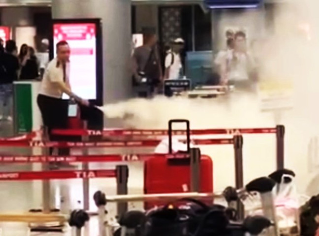 TP. Hồ Chí Minh: Xảy ra vụ cháy từ pin tự chế của hành khách bỏ lại ở sân bay Tân Sơn Nhất