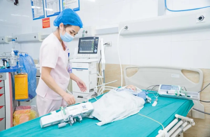 Phú Thọ: Phẫu thuật cắt đoạn đại tràng do lồng ruột gây hoại tử cho bệnh nhi 10 tháng tuổi
