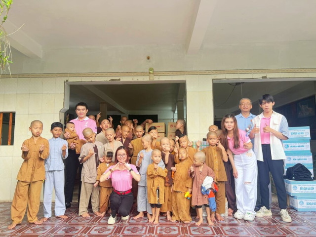 Nha khoa Việt Mỹ cùng Hoa hậu Thẩm mỹ Việt Nam 2024 trao yêu thương, gửi nụ cười đến trẻ em mồ côi tại chùa Huệ Đức, Bình Thuận