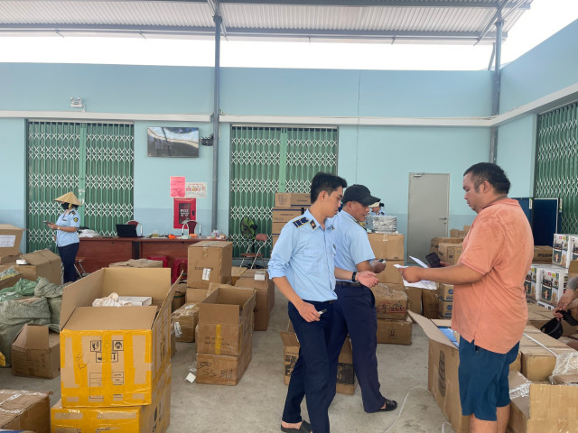 Phú Yên tạm giữ hơn 7.000 sản phẩm vi phạm về nhãn hàng hóa, không có hóa đơn chứng từ