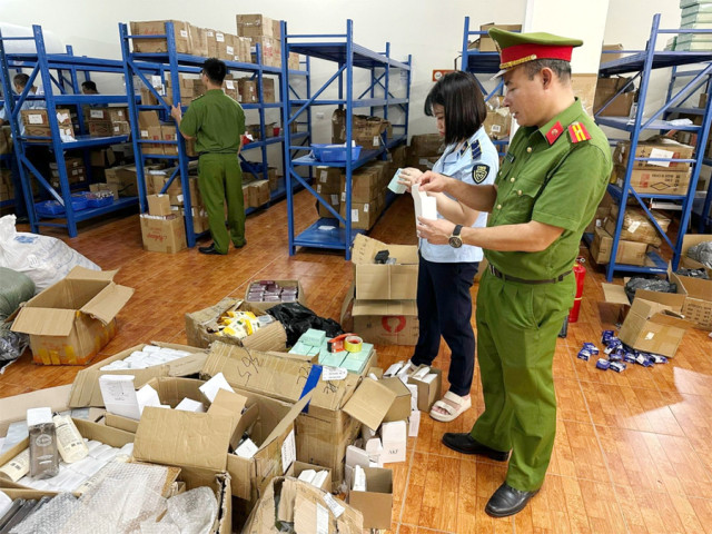 Bắc Giang phát hiện 1 kho hàng chứa khoảng 70.000 sản phẩm mỹ phẩm không có hóa đơn chứng từ