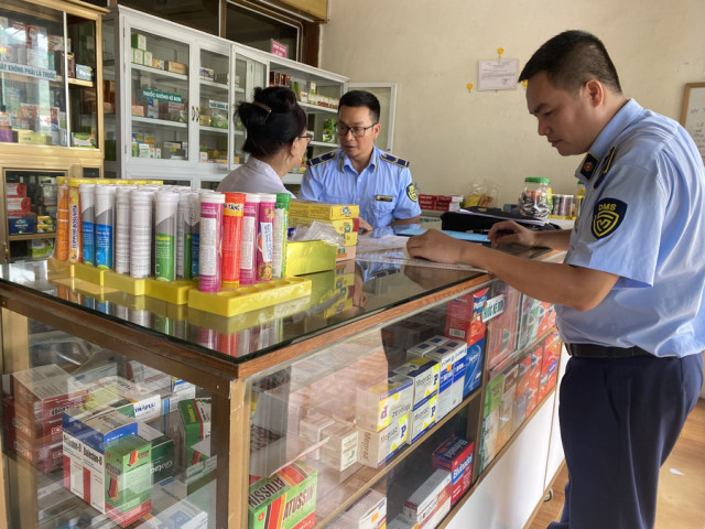 Lào Cai kiểm tra và xử lý vi phạm hành chính 25 cơ sở kinh doanh thuốc tân dược