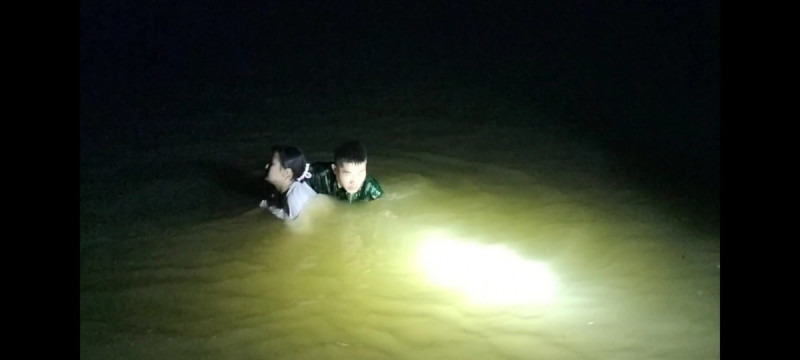 Cao Bằng: Tuyên dương, khen thưởng chiến sĩ dũng cảm cứu người đuối nước trong đêm