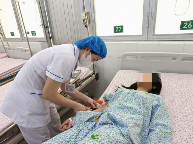 Hà Nội phẫu thuật thành công cho bệnh nhân 14 tuổi bị viêm ứ mủ vòi tử cung dạng abces phần phụ