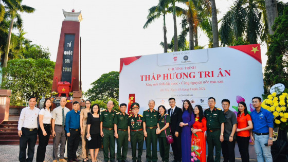 Chương trình "Thắp hương tri ân 2024" với chủ đề “Sáng mãi tình đất nước - Cùng nguyện ước mai sau”