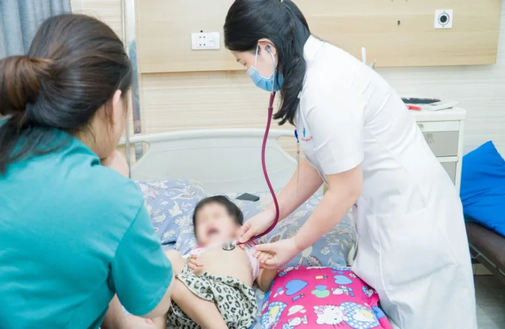 Phú Thọ: Điều trị cho bé gái 3 tuổi mắc sốt mò