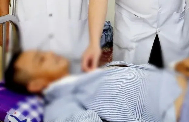 Hà Tĩnh cứu sống bệnh nhân bị tấm tôn cắt đứt tĩnh mạch cảnh ở cổ