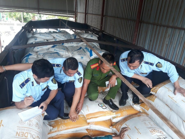 Quảng Trị phát hiện, tạm giữ gần 29 tấn đường cát do Thái Lan sản xuất không có hóa đơn chứng từ hợp pháp