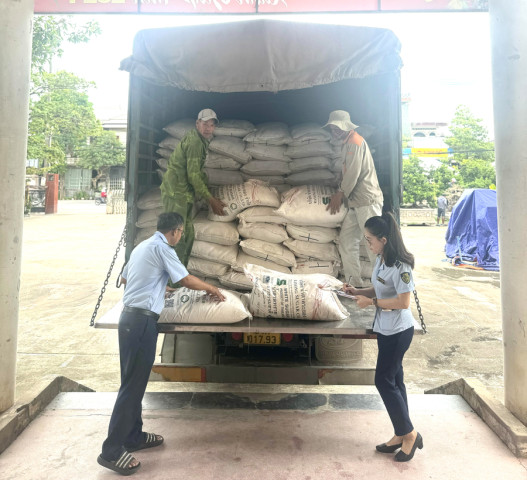 Quảng Bình phát hiện xê ô tô vận chuyển 4,5 tấn đường các loại xuất xứ Thái Lan