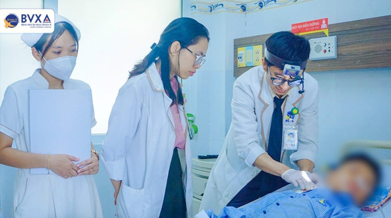 Long An: Phẫu thuật cấp cứu 1 thanh niên sốc mất máu do bị dị vật sắc nhọn đâm vào mặt
