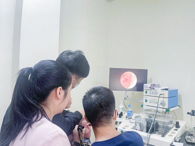 Phú Thọ: Tự ngoáy tai ở nhà, bé 2 tuổi bị chấn thương tai