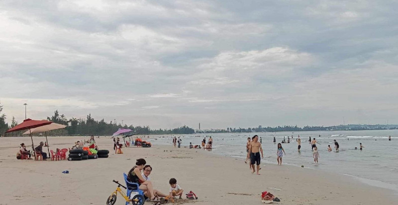 Quảng Ngãi: Kịp thời cứu 3 người bị đuối nước ở bãi biển Mỹ Khê