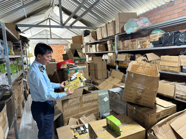 Đồng Tháp xử phạt vi phạm hành chính 1 cơ sở kinh doanh hàng hóa là mỹ phẩm nhập lậu