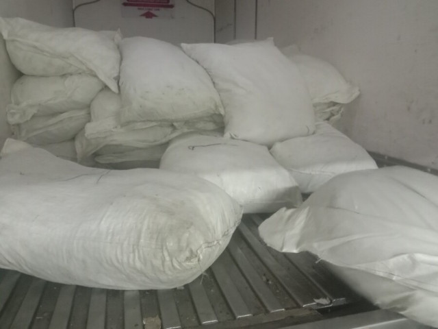 Lai Châu: Liên tiếp bắt giữ 2 vụ kinh doanh, vận chuyển chân gà không rõ nguồn gốc, thu giữ 1,9 tấn hàng vi phạm
