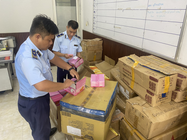 Đà Nẵng phát hiện, tạm giữ hơn 1.800 chiếc bánh Trung thu các loại nhập lậu