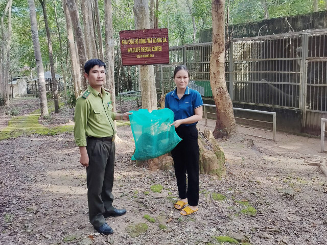 Kon Tum: Bàn giao 1 cá thể trăn đất cho Vườn Quốc gia Chư Mom Ray