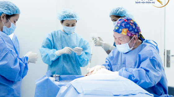 Giải mã vẻ đẹp bất chấp thời gian của giới nghệ sĩ Việt Nam và xu hướng thẩm mỹ nội khoa không xâm lấn