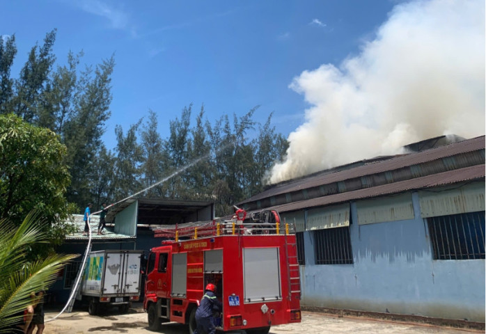 Đà Nẵng: Kịp thời dập tắt đám cháy tại nhà xưởng của 1 công ty