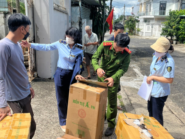 Kon Tum phát hiện phương tiện vận chuyển hàng hóa là thực phẩm không rõ nguồn gốc xuất xứ