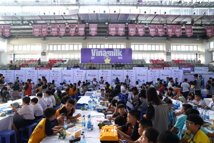 Các thí sinh thi ROBOTACON WRO 2024 cùng Vinamilk trở thành “Đồng minh Trái đất”