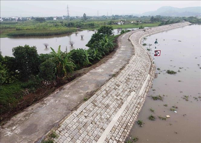 Các tỉnh, thành phố Hà Nội, Thái Nguyên, Bắc Ninh, Bắc Giang tăng cường công tác tuần tra canh gác, đảm bảo an toàn đê điều