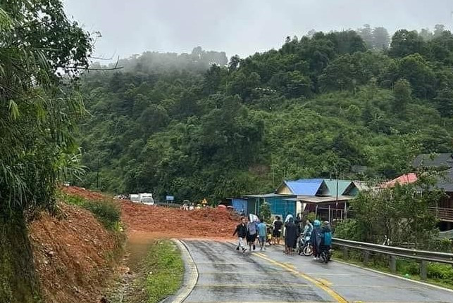 Điện Biên: 34 ngôi nhà bị ảnh hưởng do sạt lở đất