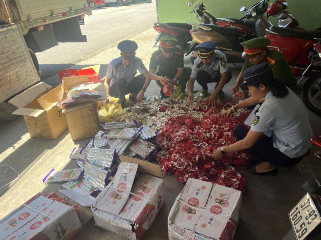 Nghệ An: Tăng cường kiểm tra, kiểm soát các mặt hàng phục vụ Tết Trung thu năm 2024 trên địa bàn TP. Vinh