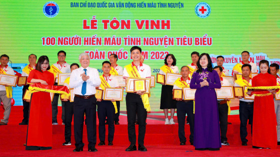 Hành trình 8 năm với 30 lần hiến máu của chàng trai “một tay” Nguyễn Phúc Đức