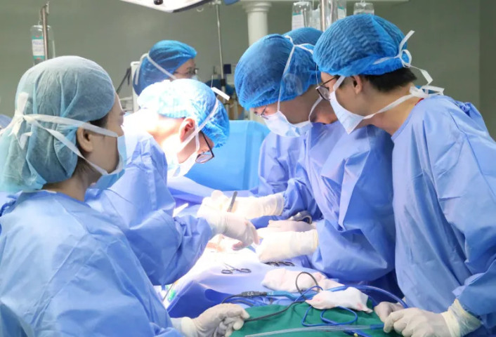 Phú Thọ: Mẹ hiến thận cứu con trai 24 tuổi bị suy thận giai đoạn cuối