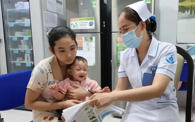 Bộ Y tế ban hành hướng dẫn giám sát, chẩn đoán, điều trị và phòng chống, bệnh Sởi trong đó việc bổ sung vitamin A