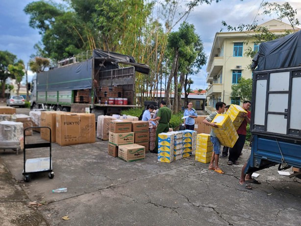 Kon Tum phát hiện phương tiện vận chuyển lượng lớn hàng hóa do nước ngoài sản xuất không có hóa đơn chứng từ hợp pháp