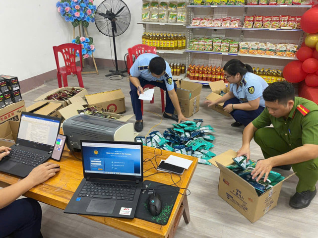 Thái Nguyên phát hiện và thu giữ gần 500 sản phẩm thực phẩm là hàng hóa nhập lậu