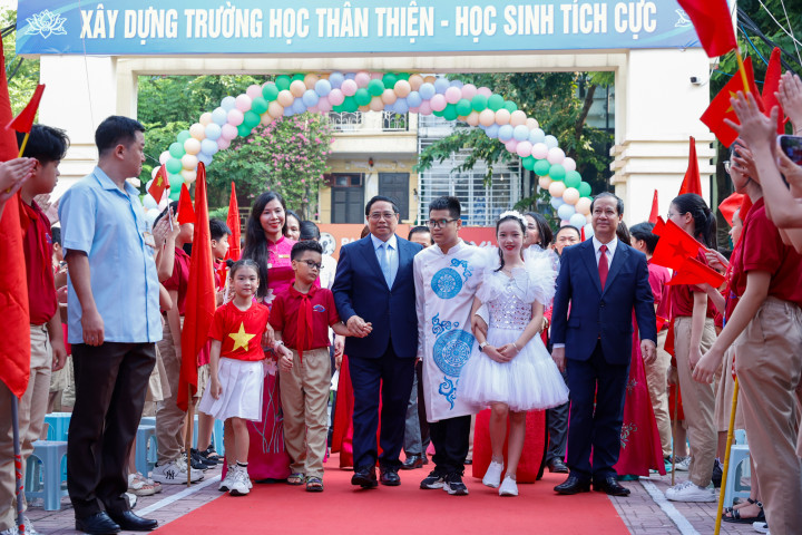 Thủ tướng Phạm Minh Chính dự lễ khai giảng tại Trường Phổ thông cơ sở Nguyễn Đình Chiểu