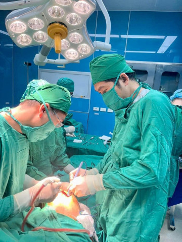 Quảng Ninh: Phẫu thuật thay khớp háng thành công cho cụ bà 96 tuổi