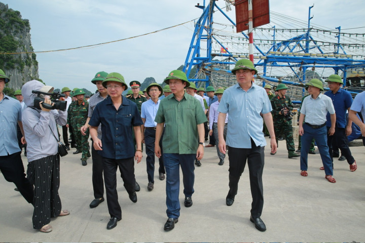 Phó Thủ tướng Trần Hồng Hà trực tiếp thị sát, kiểm tra công tác chuẩn bị ứng phó bão số 3 tại Quảng Ninh, TP. Hải Phòng