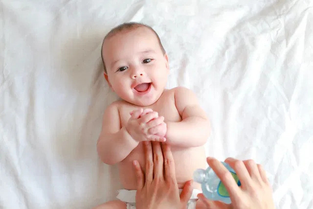 9 lợi ích của massage Shantala