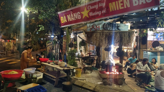 Tình người được "sưởi ấm" xuyên suốt dọc mảnh đất hình chữ S