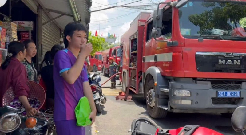 TP. Hồ Chí Minh: Cháy nhà trong hẻm nhỏ, cứu 1 người thoát nạn