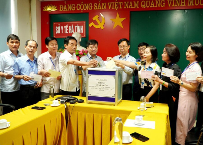 Ngành Y tế Hà Tĩnh quyên góp ủng hộ Nhân dân các tỉnh phía Bắc